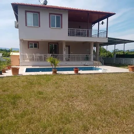 Hotel Doganin Kalbinde Havuzlu *